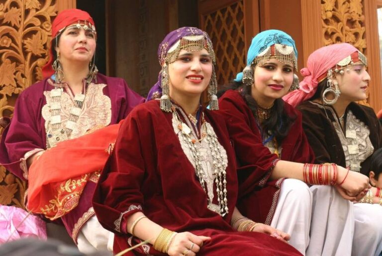 Kashmiri-pheran- kashmiri -cultural -dress