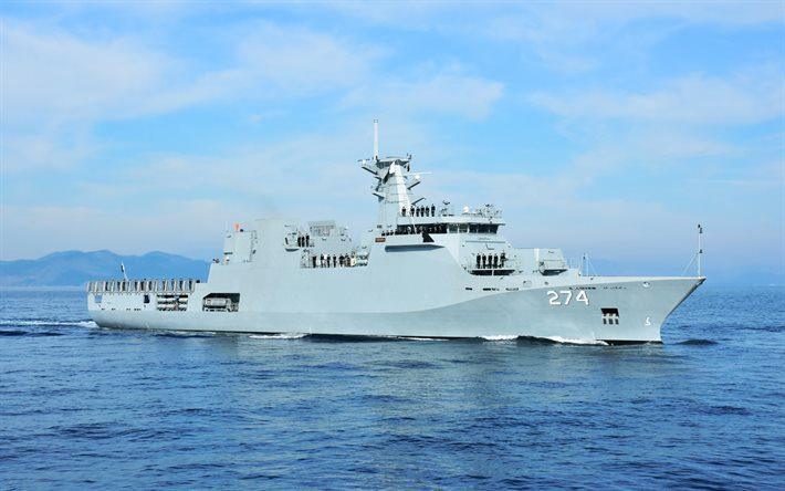 Pakistan Navy Ship Yarmook intercepts drug-laden dhows in Arabian Sea