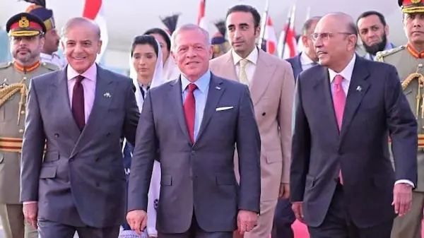 King Abdullah II visits Pakistan